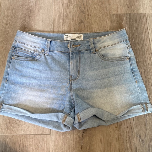 Womens jean shorts - Picture 1 of 3